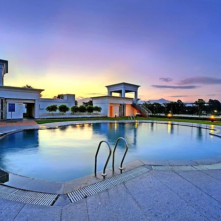 Royal Sarovar Portico Siliguri Extérieur photo