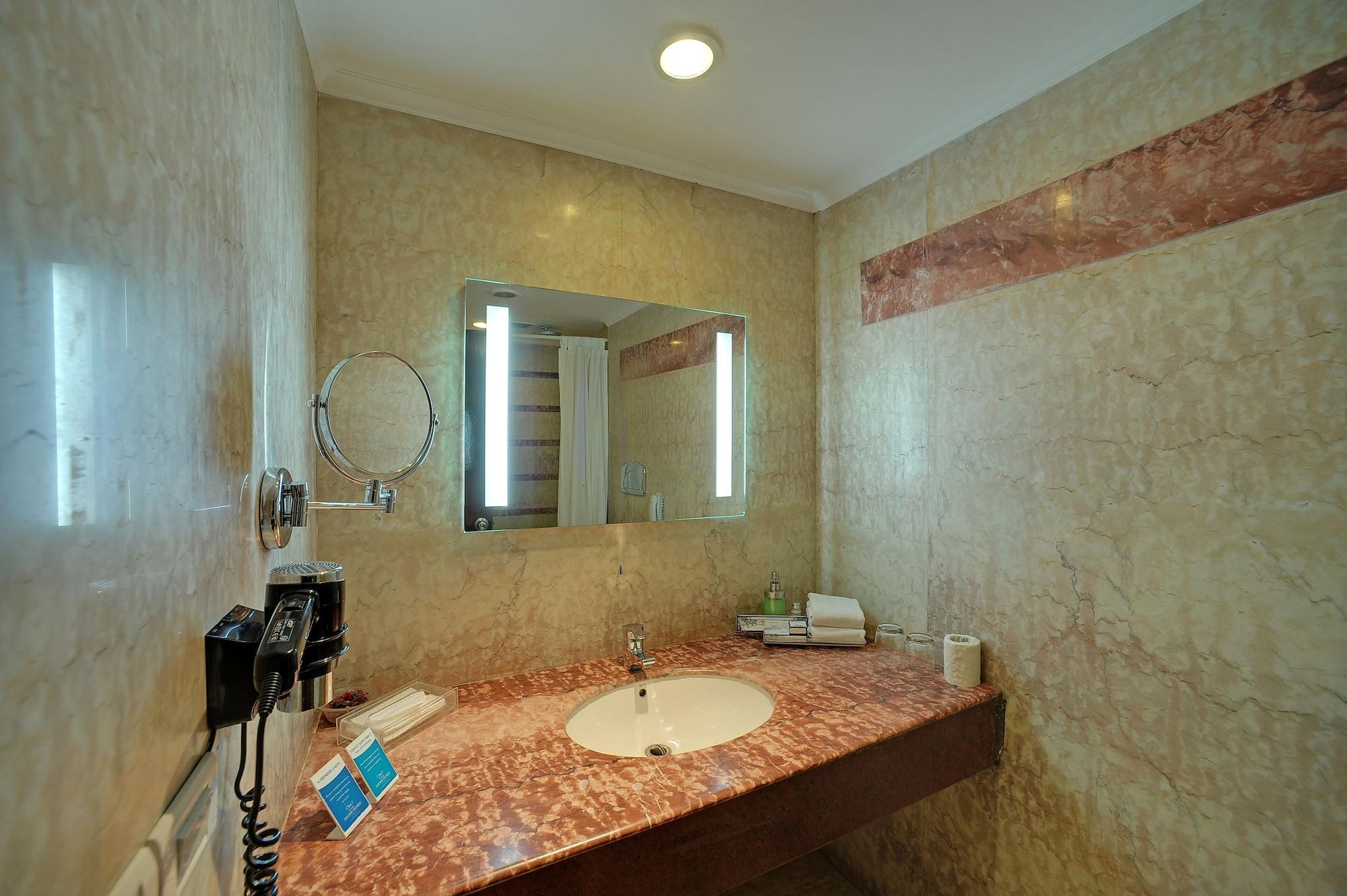 Royal Sarovar Portico Siliguri Extérieur photo