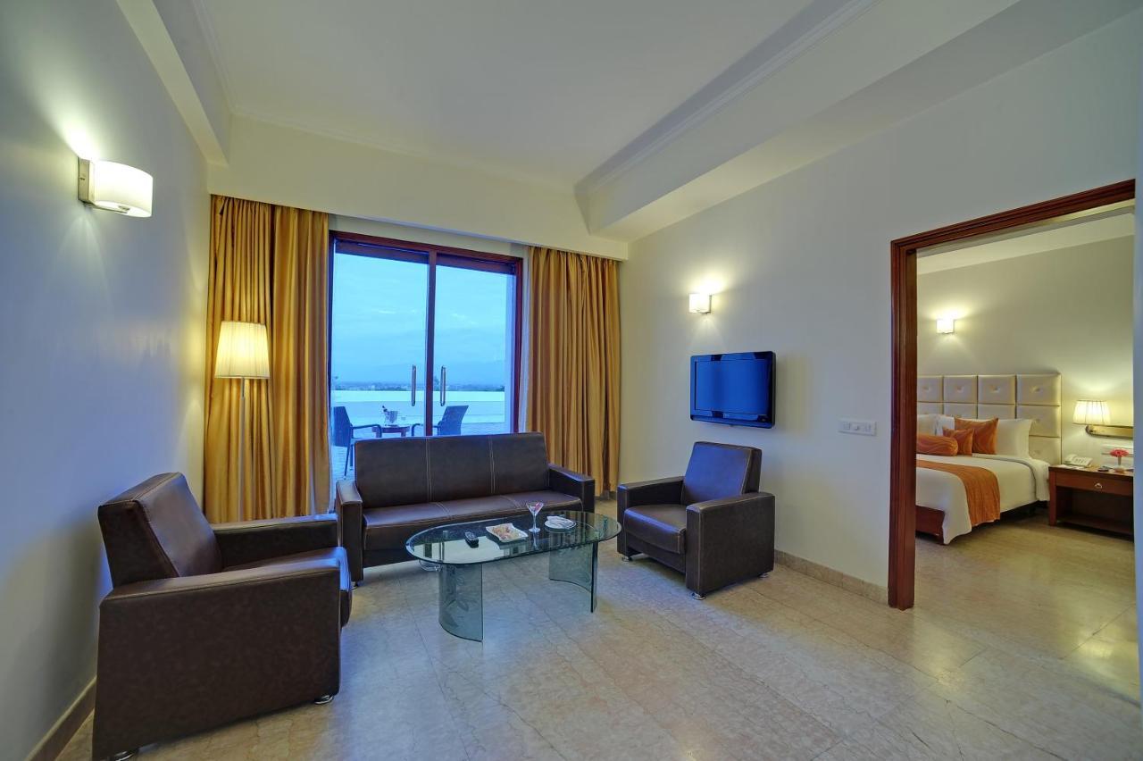 Royal Sarovar Portico Siliguri Extérieur photo
