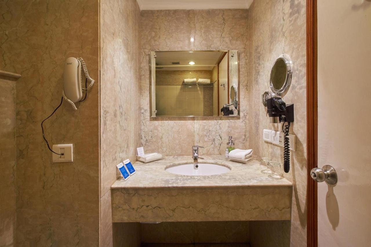 Royal Sarovar Portico Siliguri Extérieur photo