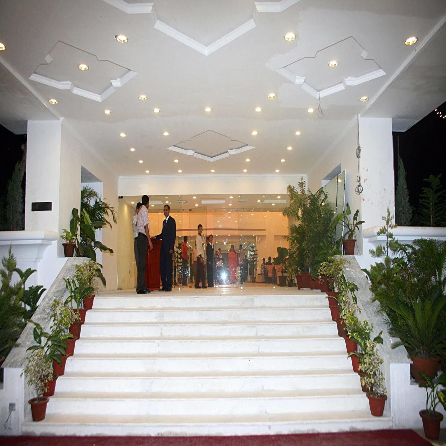Royal Sarovar Portico Siliguri Extérieur photo