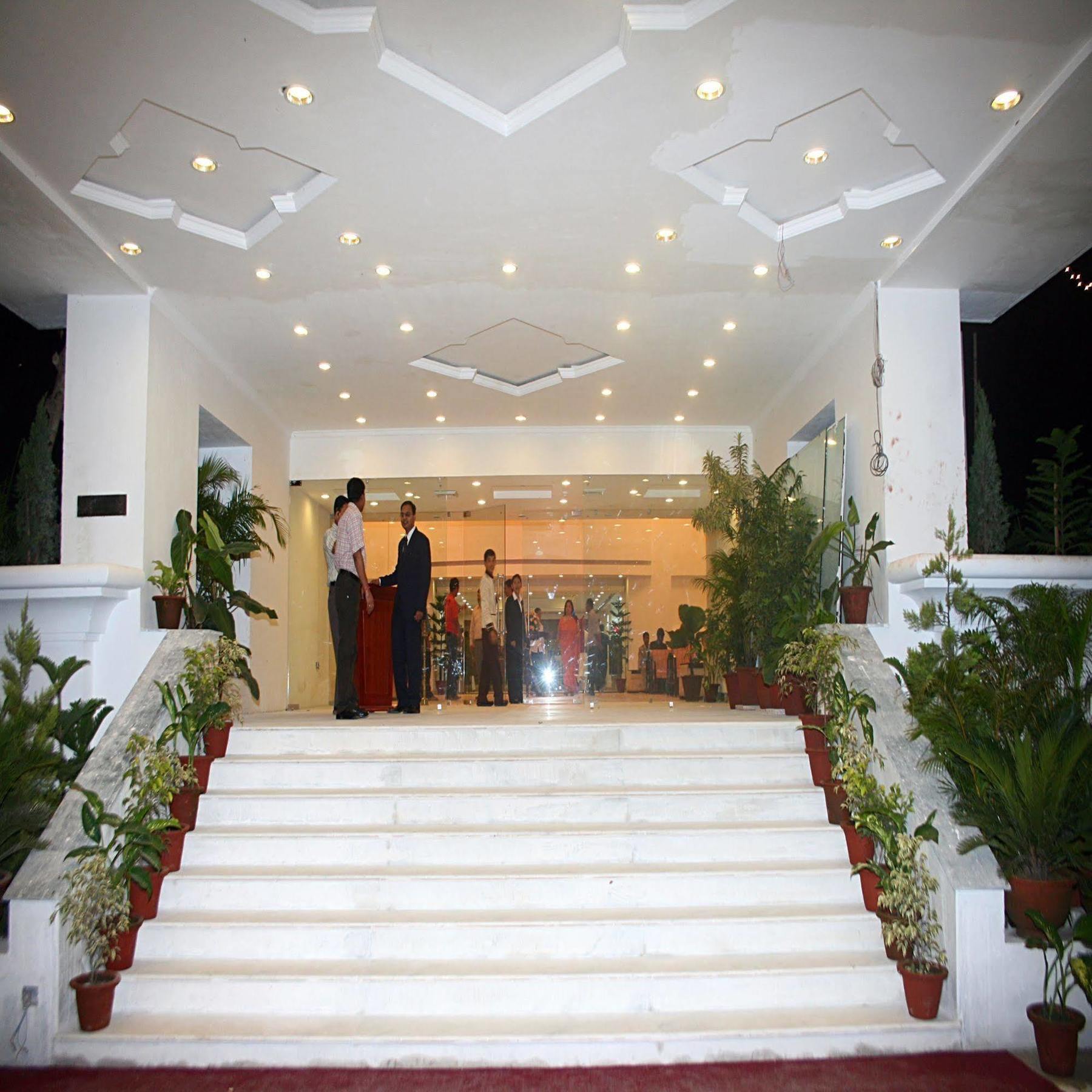 Hotel Royal Sarovar Portico Siliguri Extérieur photo