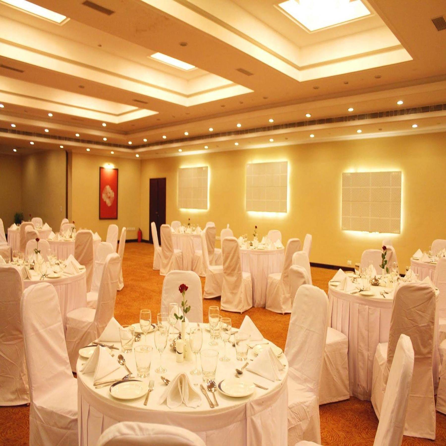 Royal Sarovar Portico Siliguri Extérieur photo