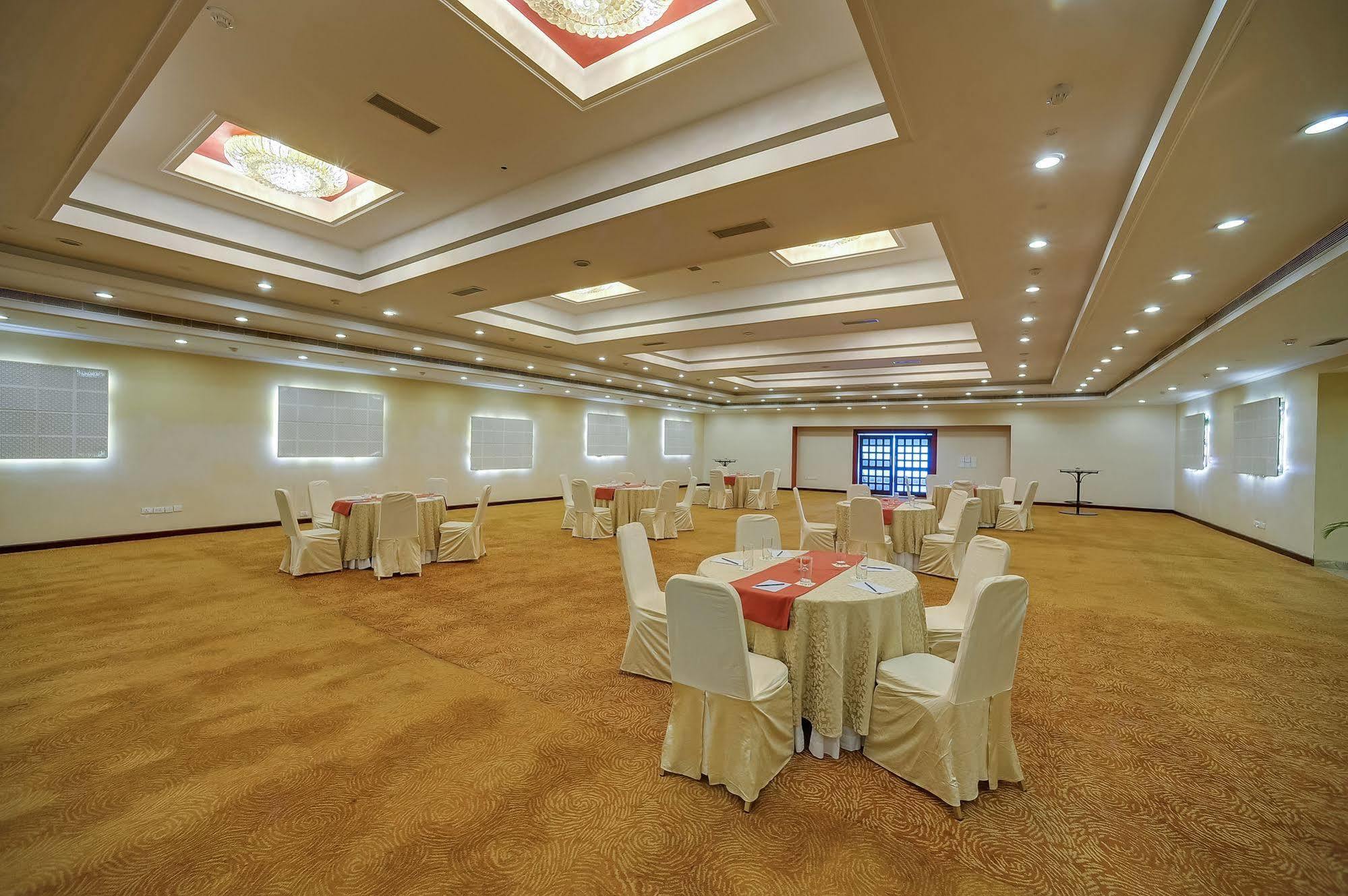Royal Sarovar Portico Siliguri Extérieur photo